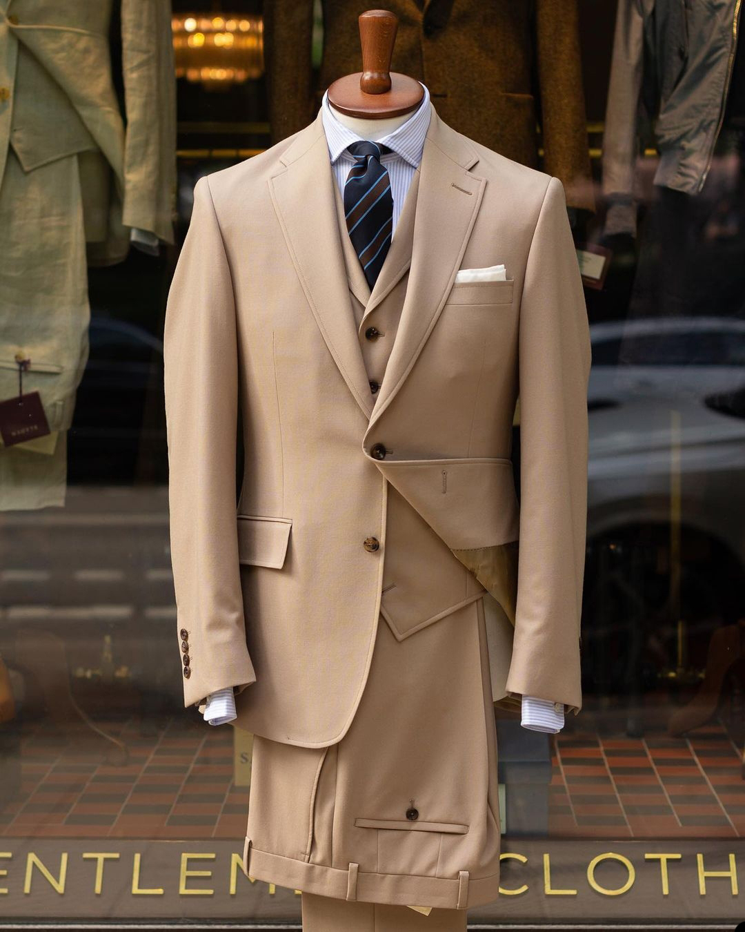 Three Pieces Wedding Tuxedos Men Suits Elegant Velvet Stripe Formal Suit Jacket Two-Button Handsome Customized Pockets Work Multi-scenario Coat Pants 