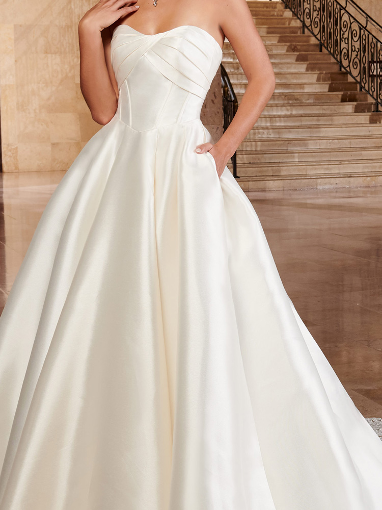 Empire Wedding Dress Satin Cout Train Bridal Gowns Sweetheart Illusion Covered Buttons Back Lace with Applique