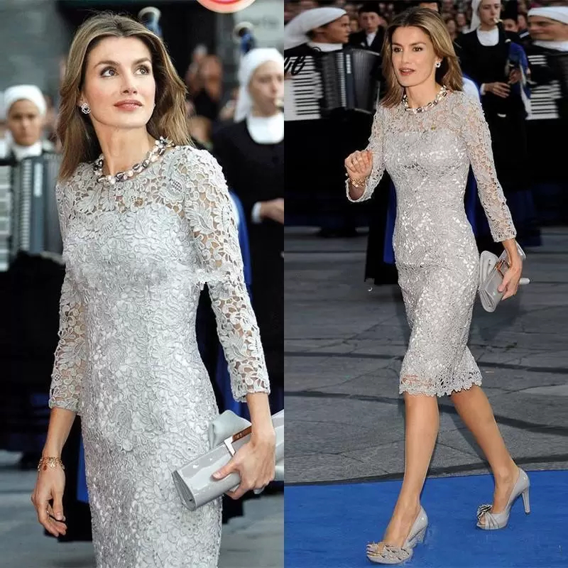 Elegant Knee Length Mother Of The Bride Dresses Sheath Lace Long Sleeves Wedding Party Gowns Jewel Neck Groom Mom Light Gray Formal Evening Wear