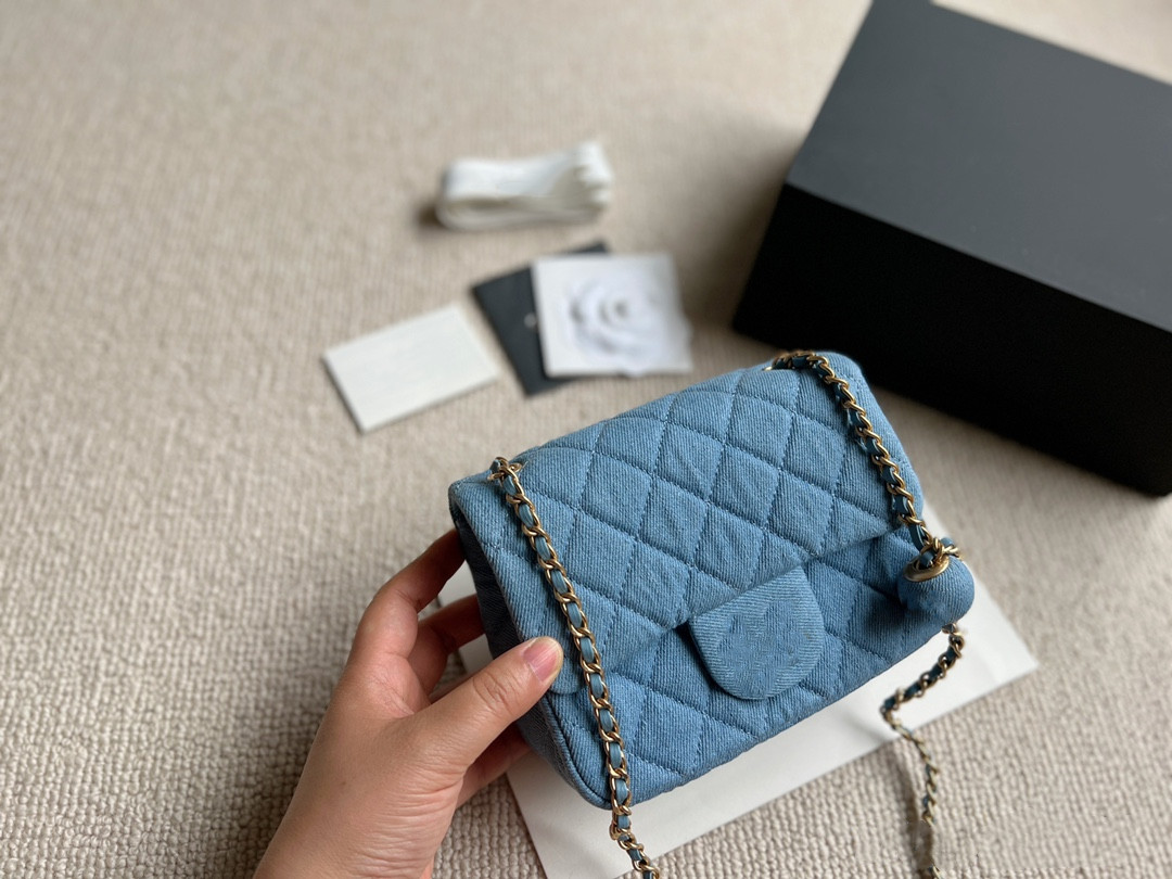 Summer luxury designer bag classic fashion women's shoulder bag chain purse messenger bag handbag trend with blue small size
Summer luxury designer bag classic fashion women's shoulder bag chain purse messenger bag handbag trend with blue small size