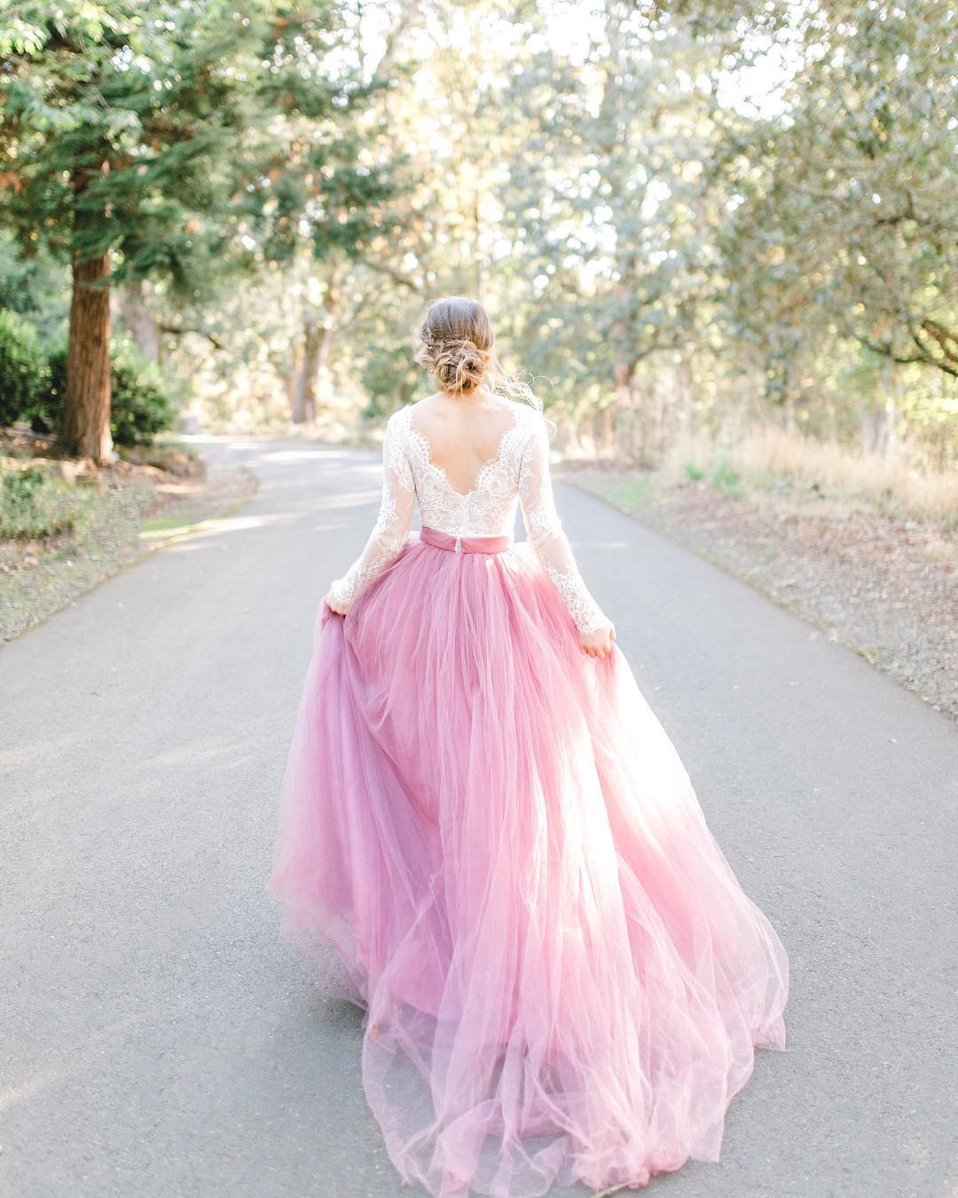 2023 Blush Pink Country Bohemain Wedding Dresses Sheer Lace Long Sleeve Backless Layers Tulle Skirt Summer Garden Beach Bridal Gowns Boho Robes BC1515