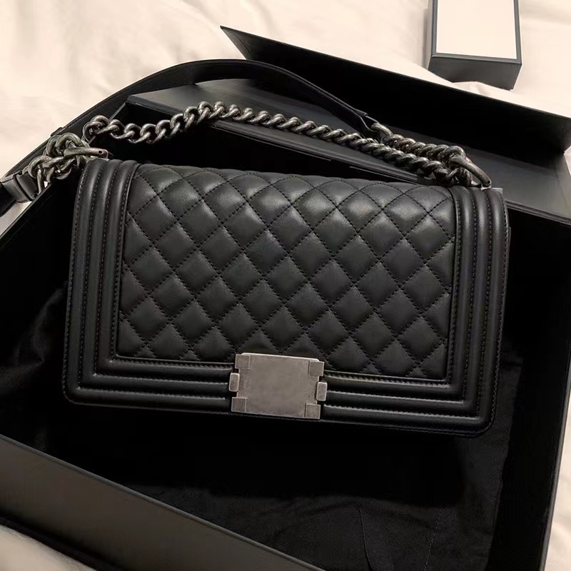 Designer women's shoulder bag stylish cross-body bag classic CF bag Le Boy Argyle sheepskin square flip handbag retro postman bag hot 10A, Sheepskin silver buckle
Designer women's shoulder bag stylish cross-body bag classic CF bag Le Boy Argyle sheepskin square flip handbag retro postman bag hot 10A, Sheepskin silver buckle
