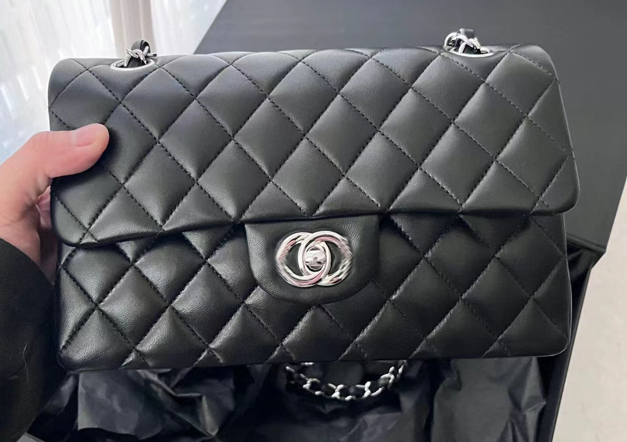 Designer bag womens Shoulder channel Chain Bag Clutch Flap Wallet Check Purse Double Letters Solid Hasp Square Stripes Luxury, #1 26cm silver logo
Designer bag womens Shoulder channel Chain Bag Clutch Flap Wallet Check Purse Double Letters Solid Hasp Square Stripes Luxury, #1 26cm silver logo