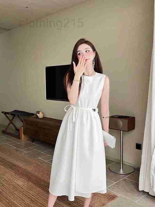 Skirts&Skorts Designer 23SS spring and summer new sleeveless dress with front middle triangle decoration/large skirt U174, Black
Skirts&Skorts Designer 23SS spring and summer new sleeveless dress with front middle triangle decoration/large skirt U174, Black
