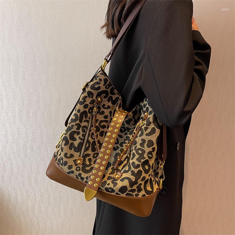 Evening Bags Wholesale Women's Autumn Leopard Print Single Shoulder Underarm Bag Minority Retro Rivet Multi-purpose Tot, Black
Evening Bags Wholesale Women's Autumn Leopard Print Single Shoulder Underarm Bag Minority Retro Rivet Multi-purpose Tot, Black