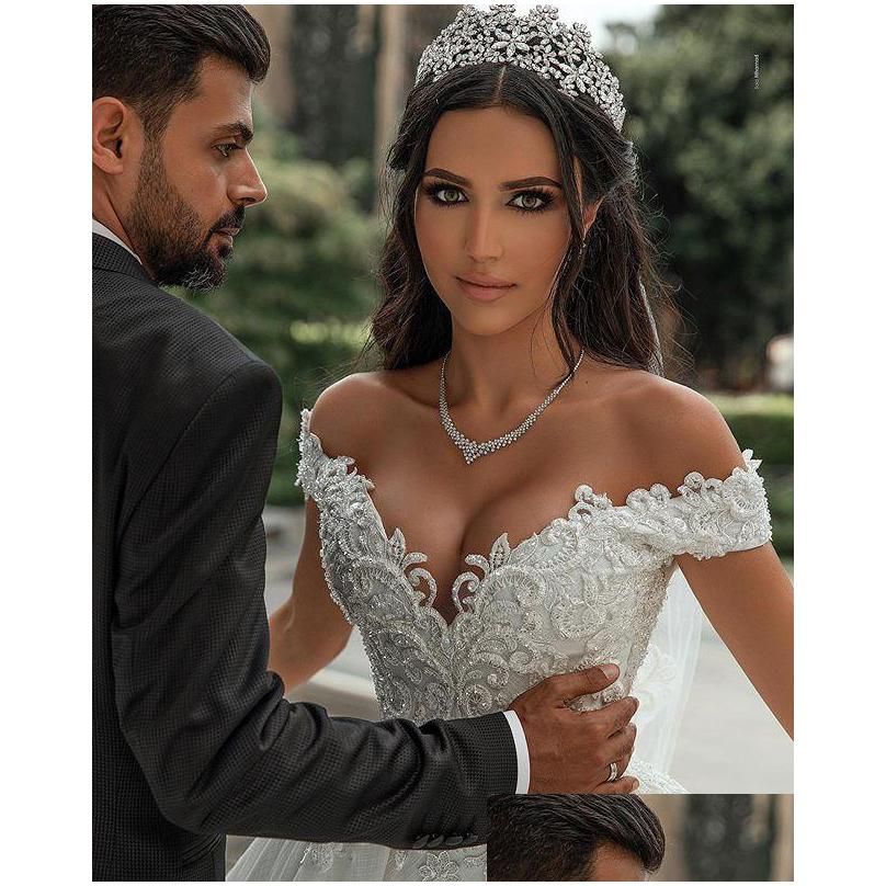 Dresses Wedding 2023 Garden Bridal Gown Tulle Off the Shoulder Lace Applique Beaded Ruched Pleats Sweep Train Long Sleeves Country Custom Plus Size Ve