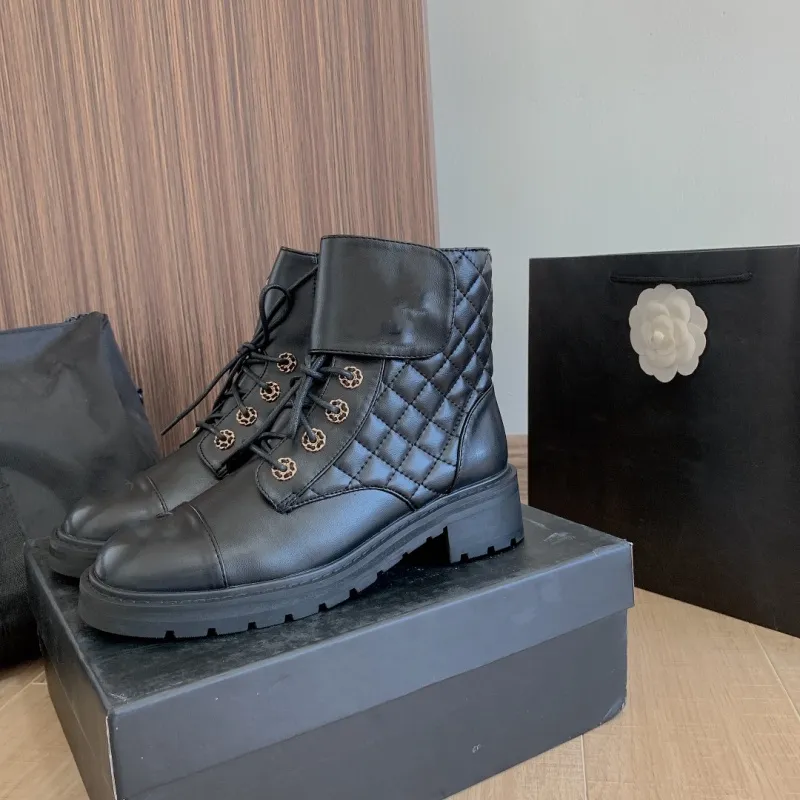 Fashion Martin Designer Boots Womens shoes Ankle Boot Pocket Black Roman Bootss Nylon Military Inspired Combat logo small Big Size EUR 35-40
Fashion Martin Designer Boots Womens shoes Ankle Boot Pocket Black Roman Bootss Nylon Military Inspired Combat logo small Big Size EUR 35-40