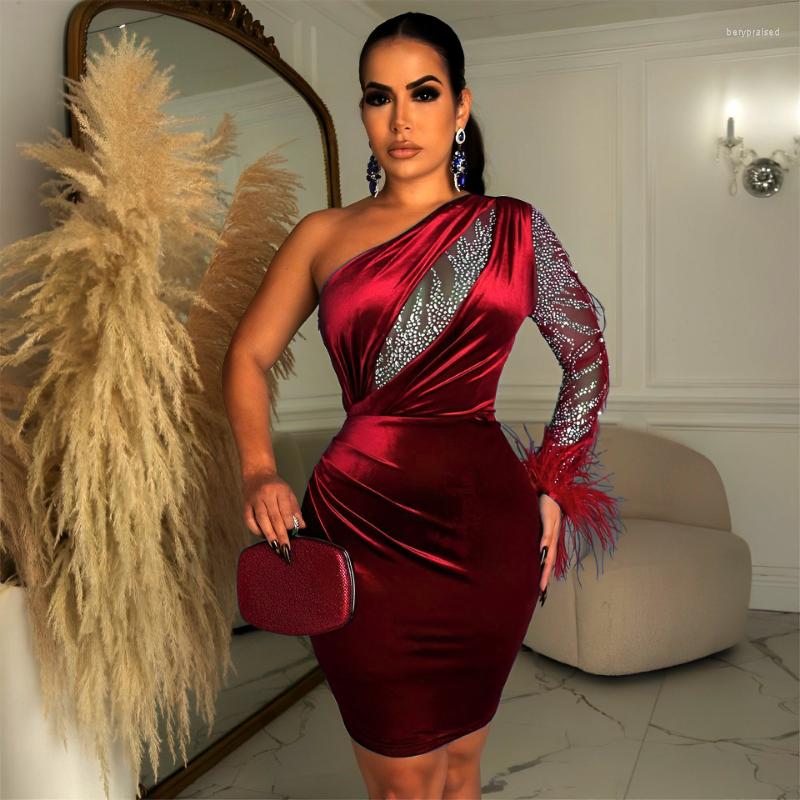 Casual Dresses Christmas Feathers Diamonds Velvet Mini Party Dress Sheer Mesh Patchwork Women Sexy One Shoulder Long Sleeve Bodycon Clubwear, Black
Casual Dresses Christmas Feathers Diamonds Velvet Mini Party Dress Sheer Mesh Patchwork Women Sexy One Shoulder Long Sleeve Bodycon Clubwear, Black