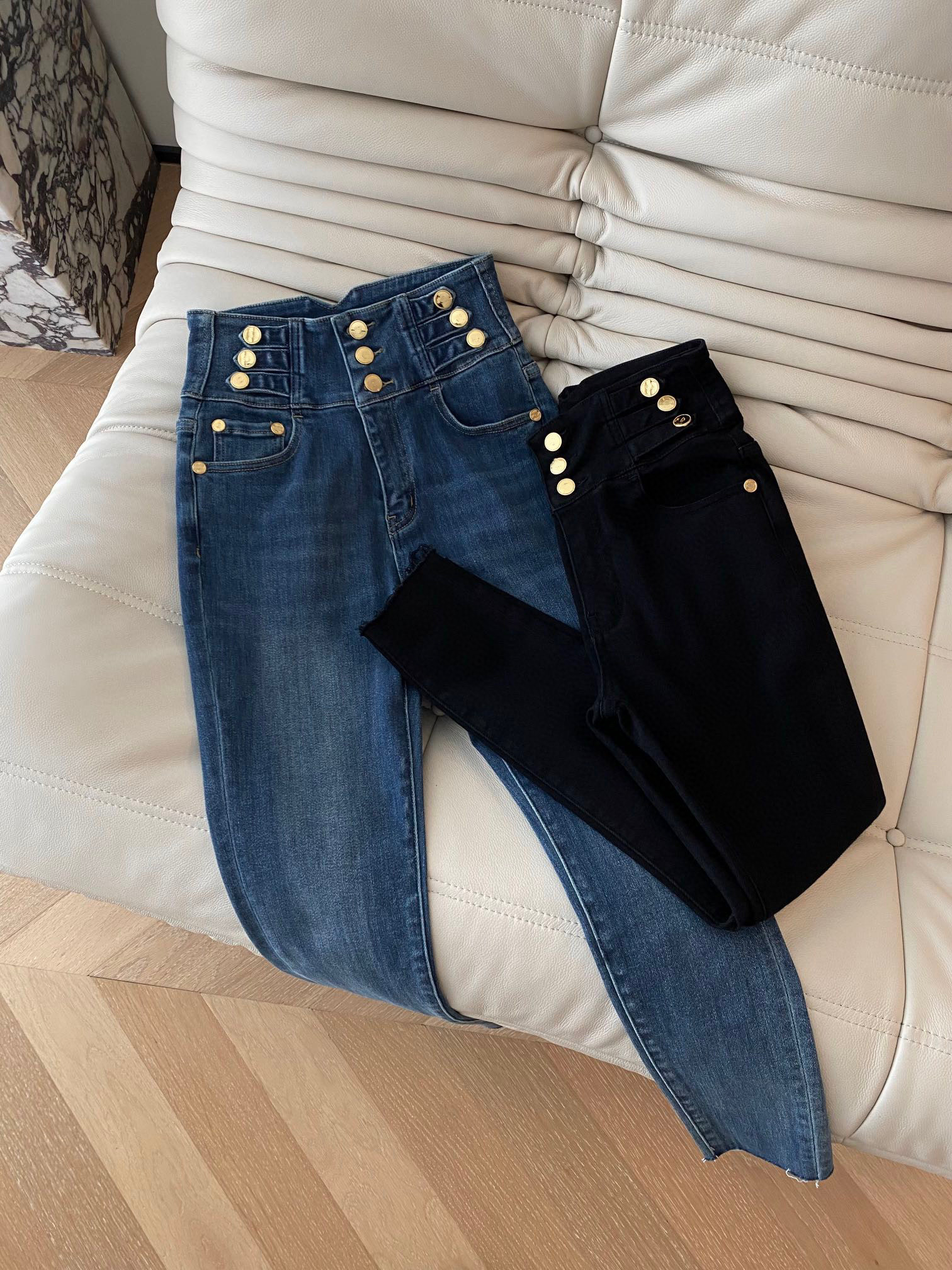 2023 Designer jeans women's new mid-high-waist straight joker jeans lotus leaf trouser leg fashion letter decoration leisure. C18
2023 Designer jeans women's new mid-high-waist straight joker jeans lotus leaf trouser leg fashion letter decoration leisure. C18