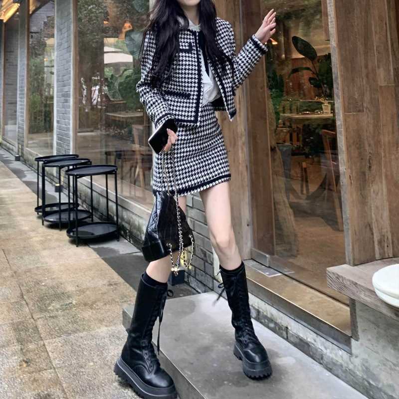 Two Piece Dress Designer Two-piece skinny western-style suit 2022 new long-sleeved cotton jacket high waist skirt KISP, Shirt on top
Two Piece Dress Designer Two-piece skinny western-style suit 2022 new long-sleeved cotton jacket high waist skirt KISP, Shirt on top