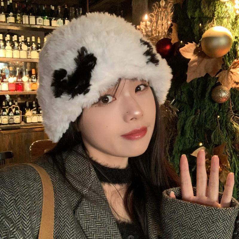 Berets Korean Love Large Version Knit Hats Women Winter Plush Warm Cap Niche Design Color Matching Cow Pattern Curled Edge Cold Beanies, White
Berets Korean Love Large Version Knit Hats Women Winter Plush Warm Cap Niche Design Color Matching Cow Pattern Curled Edge Cold Beanies, White