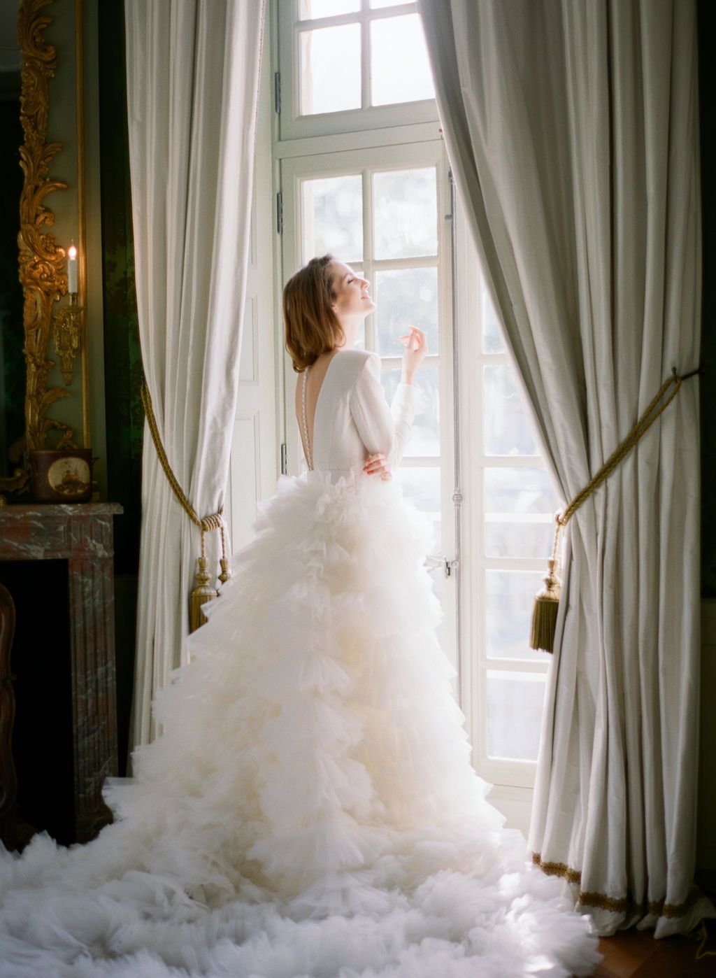 Tiers Long Train Wedding Dress Full Sleeves Simple A-Line White Bridal Gowns Sheer Deep V-neck Open Back Buttons Garden Gorgeous Sexy Bride Dresses