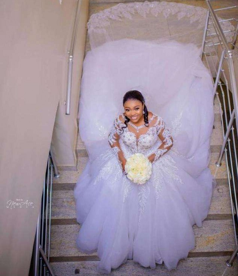 African Wedding Dress Cathedral Scoop Crystal Lace Appliqued Plus Size Bridal Gown Vestidos De Novia Custom Made Robe De Mariage