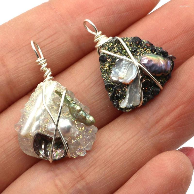 Pendant Necklaces Resin Irregular Triangle 17x25mm Inlaid Pearl Winding Charm Fashion Jewelry Making DIY Necklace Earring Accessories 1pcs
Pendant Necklaces Resin Irregular Triangle 17x25mm Inlaid Pearl Winding Charm Fashion Jewelry Making DIY Necklace Earring Accessories 1pcs