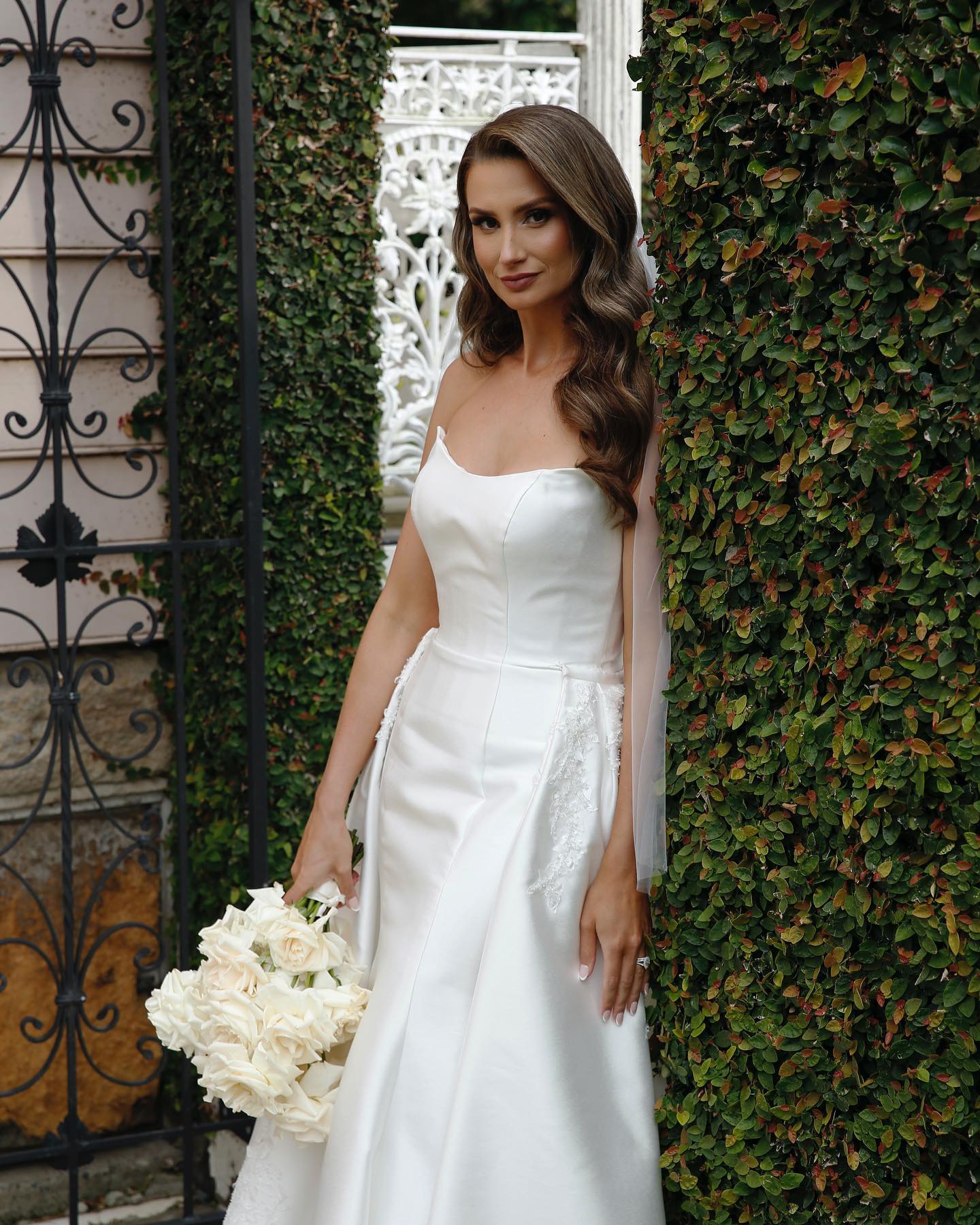 Fabulous Mermaid Wedding Dresses Lace Appliqued Bridal Gowns Strapless Necke With Detachable Train Satin Plus Size Vestido De Novia