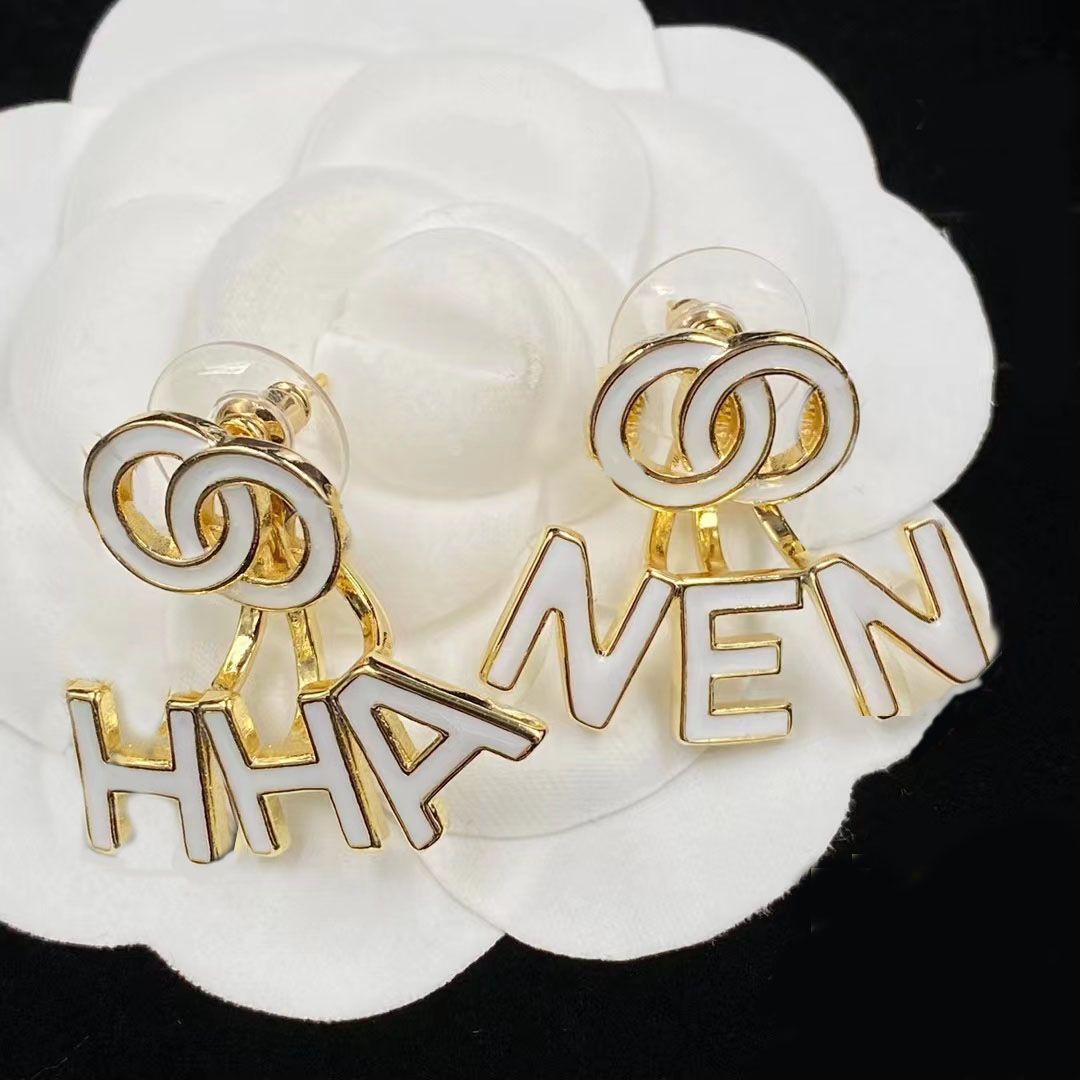Miss's Gold Plated Trim Enamel Charm Earrings Fashion Circle C Women's Earrings Designer Earring Party Wedding Gifts Lady Ohrring Event Letter Stud Jewelry with Box
Miss's Gold Plated Trim Enamel Charm Earrings Fashion Circle C Women's Earrings Designer Earring Party Wedding Gifts Lady Ohrring Event Letter Stud Jewelry with Box