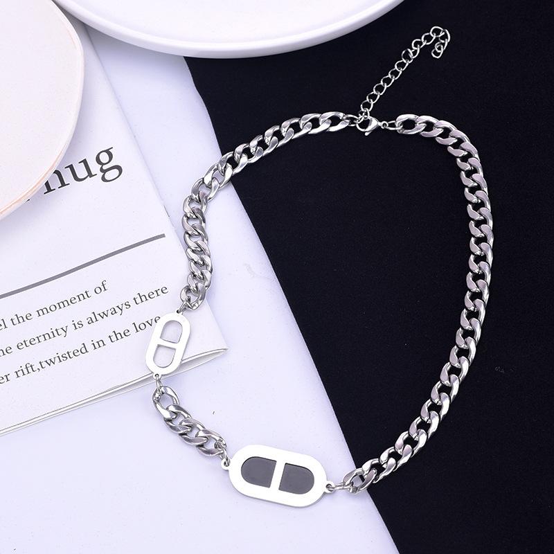Pendant Necklaces Exaggerated Hip-hop Accessories Titanium Steel Necklace Autumn And Winter Sweater Design Sense Clavicle Chain
Pendant Necklaces Exaggerated Hip-hop Accessories Titanium Steel Necklace Autumn And Winter Sweater Design Sense Clavicle Chain