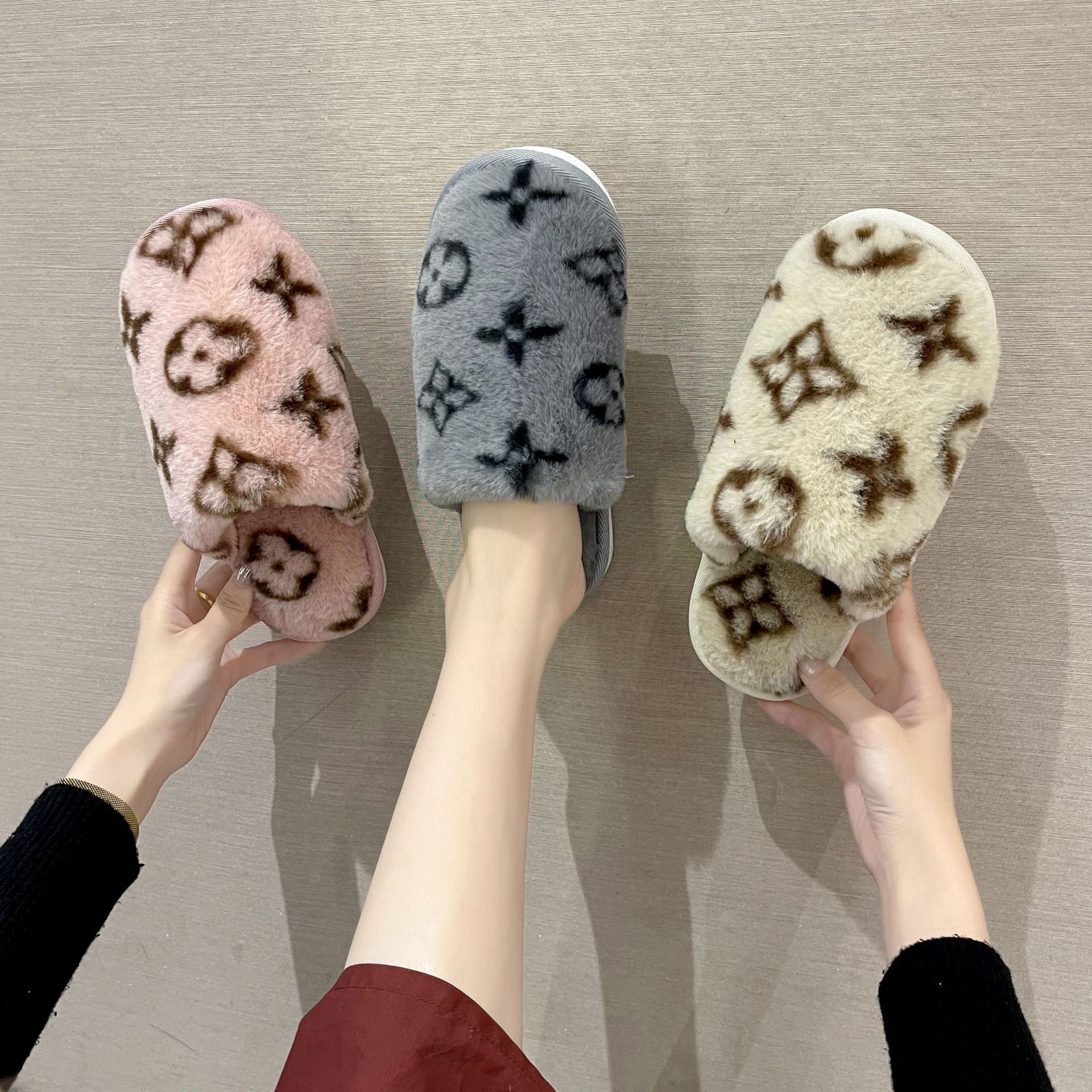 New Printing Woolen Slipper Female Winter Home Fashionable Warm Imitation Fur Cotton Slippers, Aspic
New Printing Woolen Slipper Female Winter Home Fashionable Warm Imitation Fur Cotton Slippers, Aspic