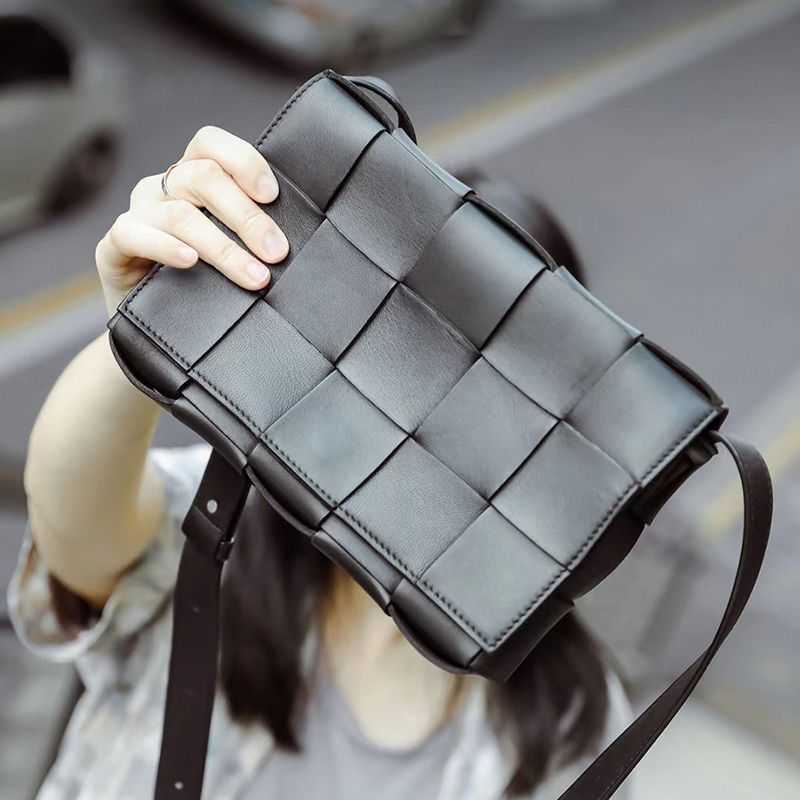 bottegas bags Bottegas Bag Arco Tote 2022 soft skin bucket bag tot one shoulder large woven dumpling s niche design QI57, Barbie powder
bottegas bags Bottegas Bag Arco Tote 2022 soft skin bucket bag tot one shoulder large woven dumpling s niche design QI57, Barbie powder