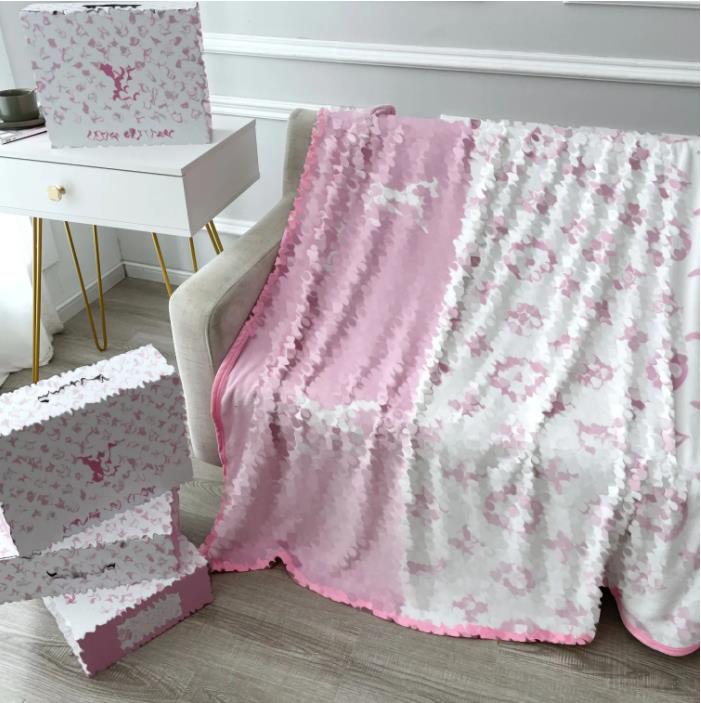 2023 Designer Blanket 150X200cm Brand Letter L Air Fashion Conditioning Travel Bath Towel Soft Winter Fleece Shawl Throw Blankets HT1522
2023 Designer Blanket 150X200cm Brand Letter L Air Fashion Conditioning Travel Bath Towel Soft Winter Fleece Shawl Throw Blankets HT1522