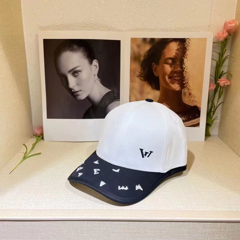 Luxury designer brand baseball cap men's and women's spring and summer new high quality embroidered visor hat fashion trend versatile
Luxury designer brand baseball cap men's and women's spring and summer new high quality embroidered visor hat fashion trend versatile