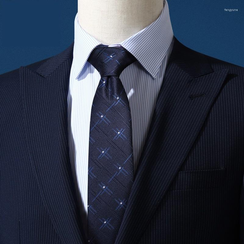 Bow Ties 2023 Brand Fashion High Quality Men 7CM Dark Blue Striped Necktie Business Formal Suit Party Neck Tie For With Gift Box
Bow Ties 2023 Brand Fashion High Quality Men 7CM Dark Blue Striped Necktie Business Formal Suit Party Neck Tie For With Gift Box