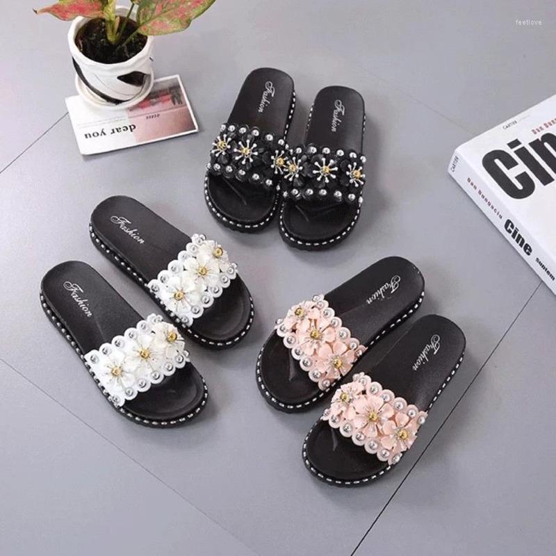 Slippers Women Summer Fashion Korean Versatile Sequin Sandals With Thick Soles Outdoor Flip Flop Beach, Sanhua black
Slippers Women Summer Fashion Korean Versatile Sequin Sandals With Thick Soles Outdoor Flip Flop Beach, Sanhua black