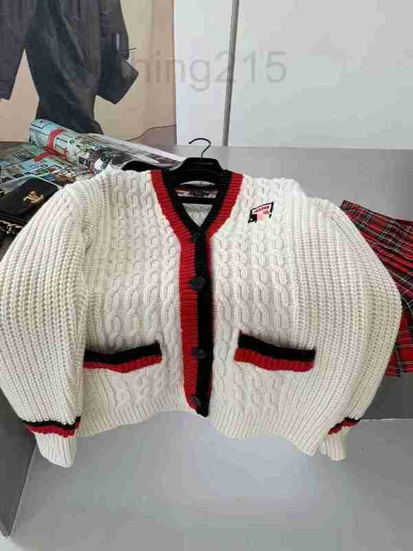 Women' Knits & Tees Designer New autumn and winter Oversize logo with contrast wool knit cardigan GFUT, White3
Women' Knits & Tees Designer New autumn and winter Oversize logo with contrast wool knit cardigan GFUT, White3