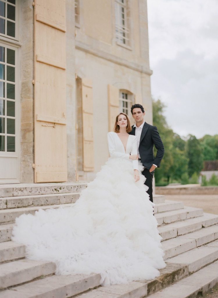 Tiers Long Train Wedding Dress Full Sleeves Simple A-Line White Bridal Gowns Sheer Deep V-neck Open Back Buttons Garden Gorgeous Sexy Bride Dresses