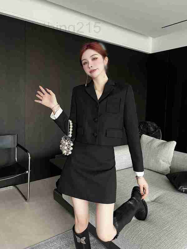 Two Piece Dress Designer High-end Autumn and Winter Workmanship Fine Quality Wool Suit Coat Half Skirt Set ARIB, Black2
Two Piece Dress Designer High-end Autumn and Winter Workmanship Fine Quality Wool Suit Coat Half Skirt Set ARIB, Black2