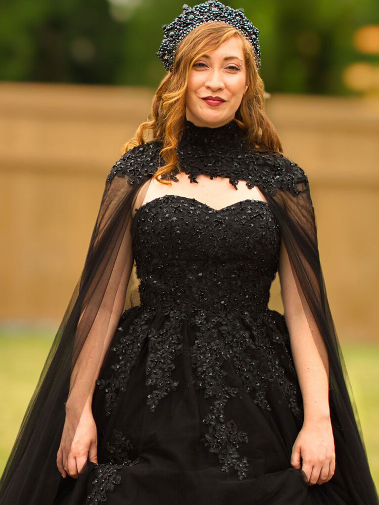Retro Black Gothic Wedding Dress 2023 Boho Chic A Line Lace Rustic Bridal Dresses With Caped Corset Beaded Princess Bride Ladies Robe De Mariee Dentel