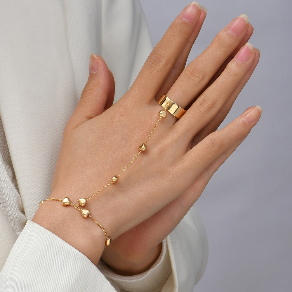 Simple Heart Pendant Chain Bracelet Link Connected Gold plated Wide Finger Ring Bracelets for Women Link Hand Harness Jewelry
Simple Heart Pendant Chain Bracelet Link Connected Gold plated Wide Finger Ring Bracelets for Women Link Hand Harness Jewelry