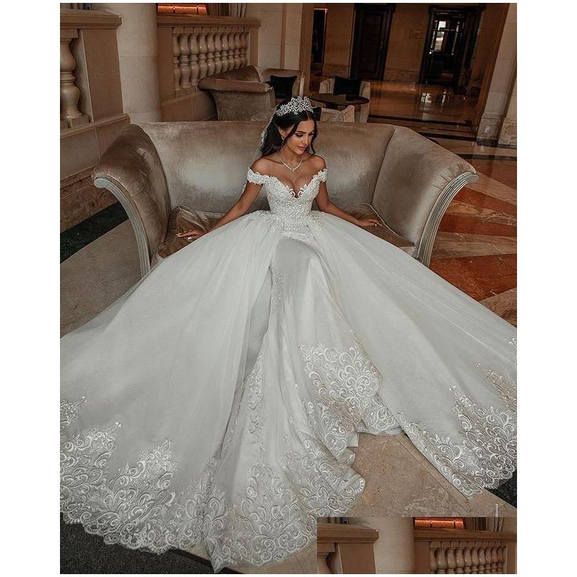 Dresses Wedding 2023 Garden Bridal Gown Tulle Off the Shoulder Lace Applique Beaded Ruched Pleats Sweep Train Long Sleeves Country Custom Plus Size Ve