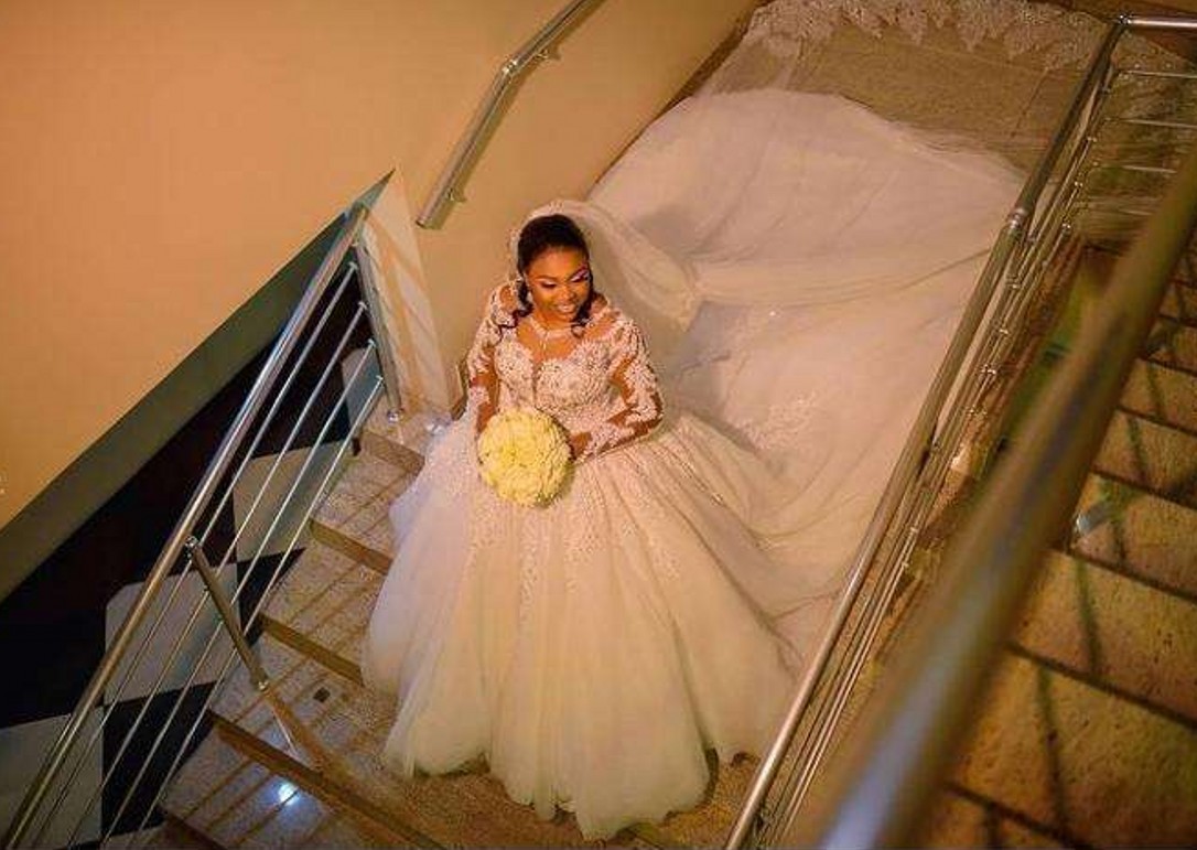 African Wedding Dress Cathedral Scoop Crystal Lace Appliqued Plus Size Bridal Gown Vestidos De Novia Custom Made Robe De Mariage
