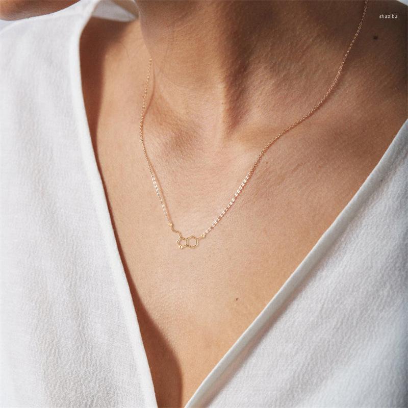 Chains S925 Pure Silver Necklaces Fashion Model Geometry Exquisite Hollow Honeycomb Cellular Pendant Geometric Accessories Gift
Chains S925 Pure Silver Necklaces Fashion Model Geometry Exquisite Hollow Honeycomb Cellular Pendant Geometric Accessories Gift