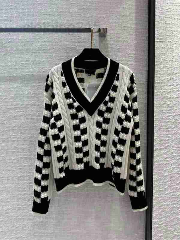 Women's Knits & Tees Designer Small 23c V-neck contrast black and white plaid fried dough twist knitting wool sweater for women S86V
Women's Knits & Tees Designer Small 23c V-neck contrast black and white plaid fried dough twist knitting wool sweater for women S86V