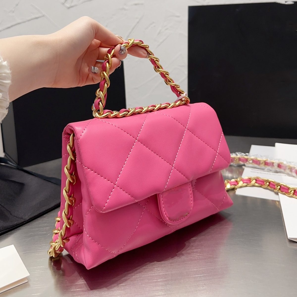 2023 Quilted Crossbody Designer Bag Women Handbags Black Shoulder bags for Ladies Genuine Leather Cross body Purse with Coarse Chain Designer tote bags luxury, Pink
2023 Quilted Crossbody Designer Bag Women Handbags Black Shoulder bags for Ladies Genuine Leather Cross body Purse with Coarse Chain Designer tote bags luxury, Pink