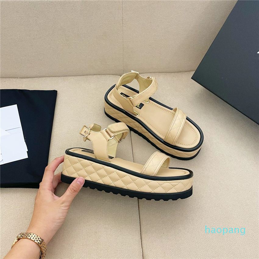 Sandals Women High Quality Womens Slides Crystal Calf leather Casual shoes quilted Platform Summer Beach Slipper 35-40
Sandals Women High Quality Womens Slides Crystal Calf leather Casual shoes quilted Platform Summer Beach Slipper 35-40