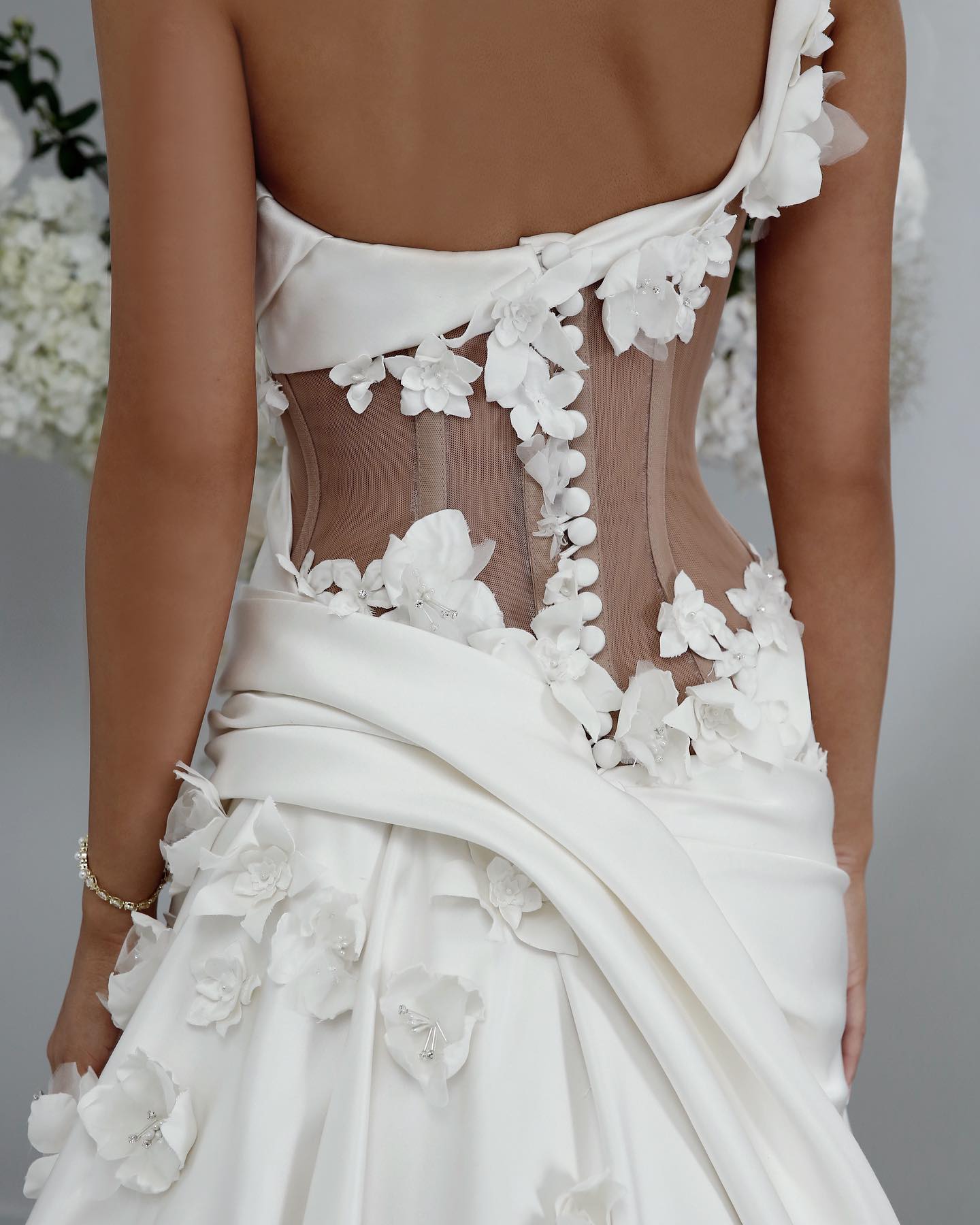 Stunning Mermaid Wedding Dresses 3D Appliqued Bridal Gowns One Shoulder Neckline Pleated Chapel Train Satin Plus Size Vestido De Novia
