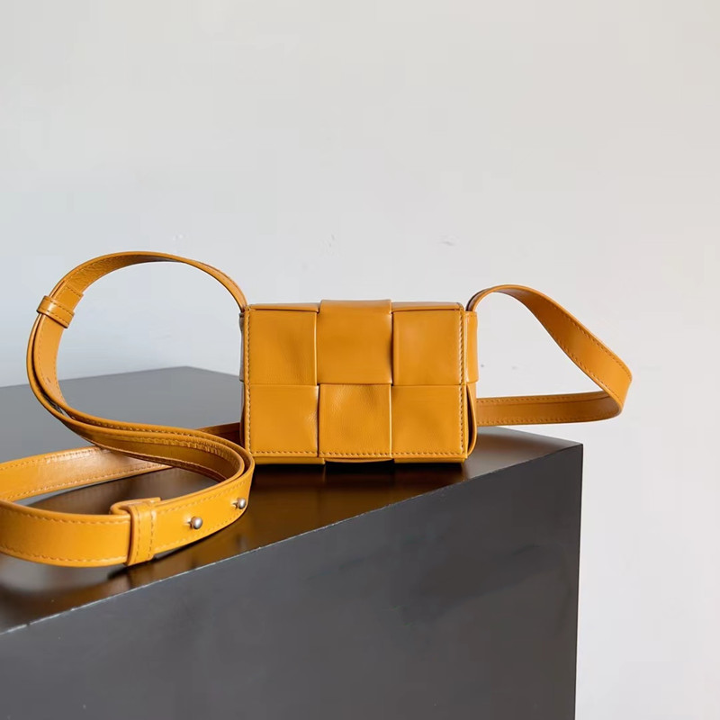 9A top leather women's bags designer luxury woven jewelry lipstick bag mini fashion shoulder crossbody bag candy color brand classic spring and summer models
9A top leather women's bags designer luxury woven jewelry lipstick bag mini fashion shoulder crossbody bag candy color brand classic spring and summer models