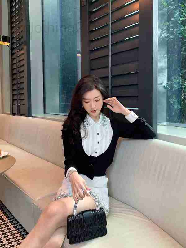 Women' Blouses & Shirts Designer Spring and Summer New Refined Heavy Industry Blue Crystal Polo Contrast Long Sleeve Shirt T7XO, Black and white
Women' Blouses & Shirts Designer Spring and Summer New Refined Heavy Industry Blue Crystal Polo Contrast Long Sleeve Shirt T7XO, Black and white