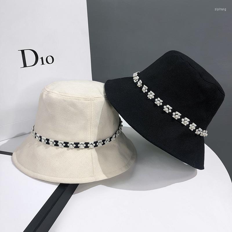 Berets Autumn Cotton Linen Black Casual Fisherman Hat Korean Pearl Big Brim Bucket Cap Women Beach Sun Cylind Girl Men Gorros
Berets Autumn Cotton Linen Black Casual Fisherman Hat Korean Pearl Big Brim Bucket Cap Women Beach Sun Cylind Girl Men Gorros