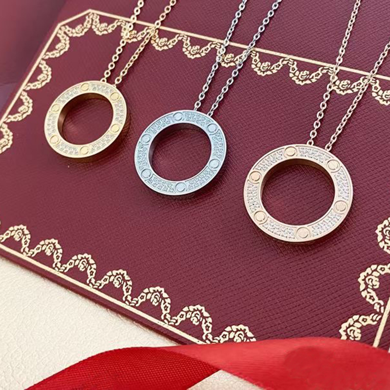 Full Diamond Necklace designer pie necklace unisex fashion pendant brand classic necklace Christmas valentine's day jewelry gift
Full Diamond Necklace designer pie necklace unisex fashion pendant brand classic necklace Christmas valentine's day jewelry gift