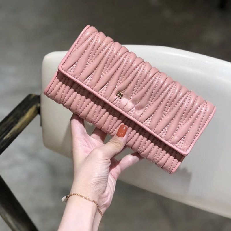 Women wallet Luxury coin purse Designer card bag Fashion storage bags Square clutch Large capacity wallets Portable folding Bag, Pink 19x11x3.5cm
Women wallet Luxury coin purse Designer card bag Fashion storage bags Square clutch Large capacity wallets Portable folding Bag, Pink 19x11x3.5cm