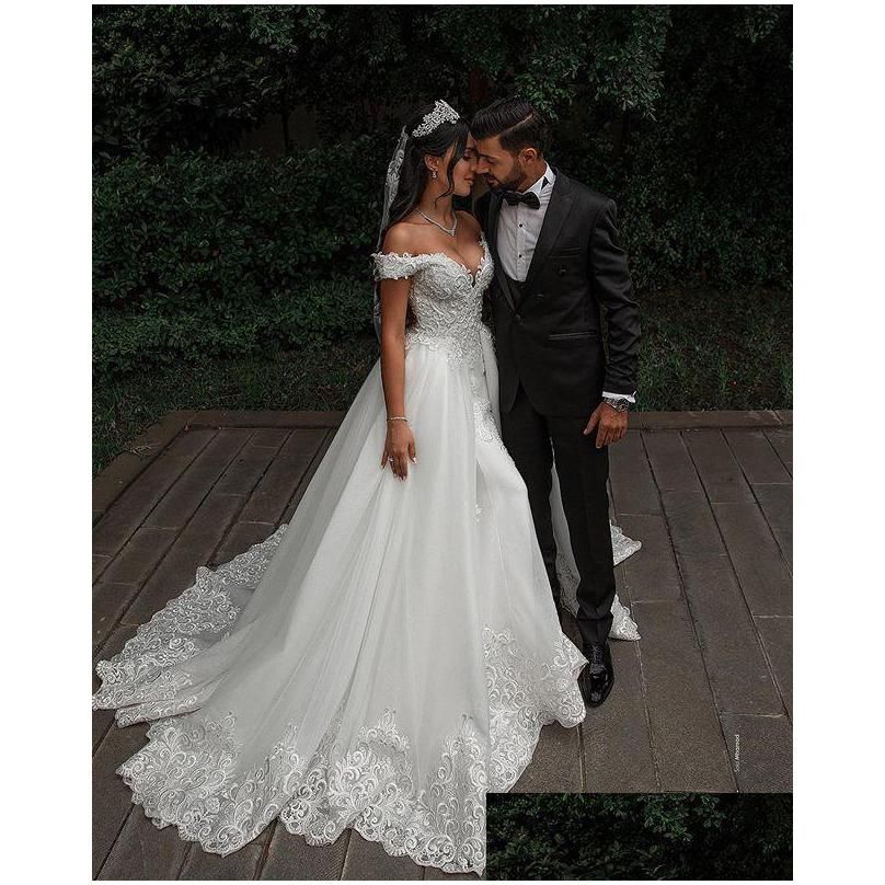 Dresses Wedding 2023 Garden Bridal Gown Tulle Off the Shoulder Lace Applique Beaded Ruched Pleats Sweep Train Long Sleeves Country Custom Plus Size Ve