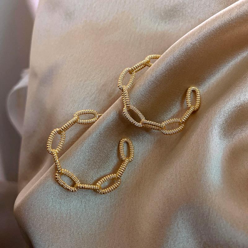Dangle Earrings & Chandelier Classic Gold Twist C-Shaped HIP HOOP For Woman 2023 Korean Fashion Jewelry Gothic Girl's Exaggerated
Dangle Earrings & Chandelier Classic Gold Twist C-Shaped HIP HOOP For Woman 2023 Korean Fashion Jewelry Gothic Girl's Exaggerated