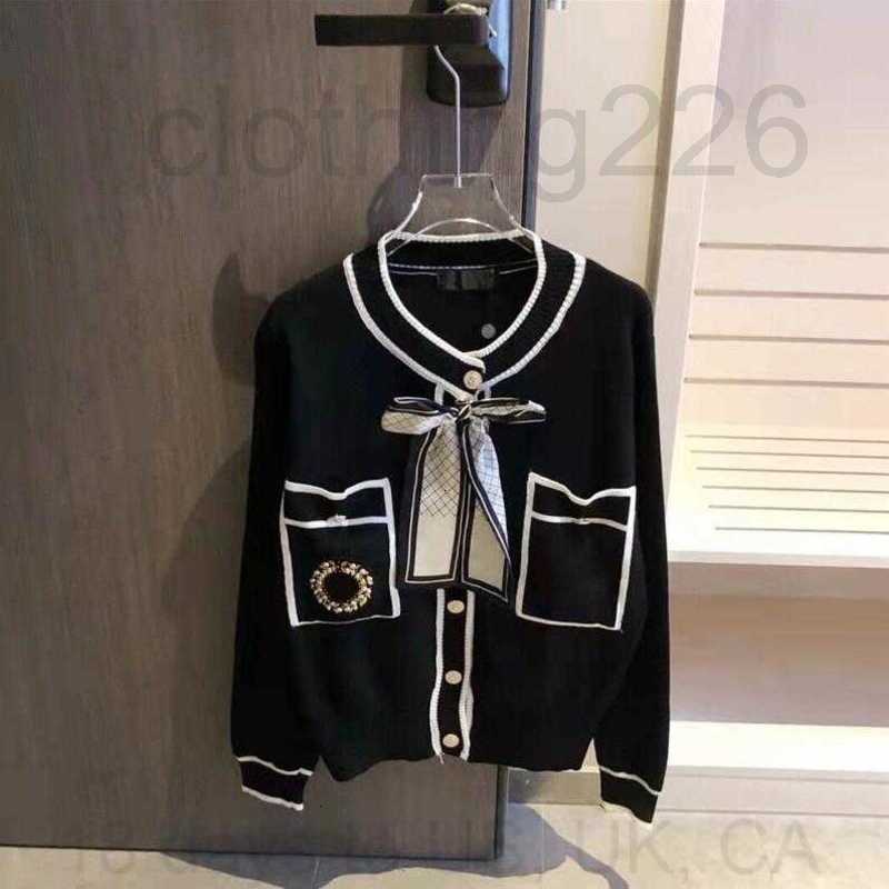 designer Fashion Women' Knitted Cardigan Sweater with Wheat Badge and Silk Scarf, White
designer Fashion Women' Knitted Cardigan Sweater with Wheat Badge and Silk Scarf, White