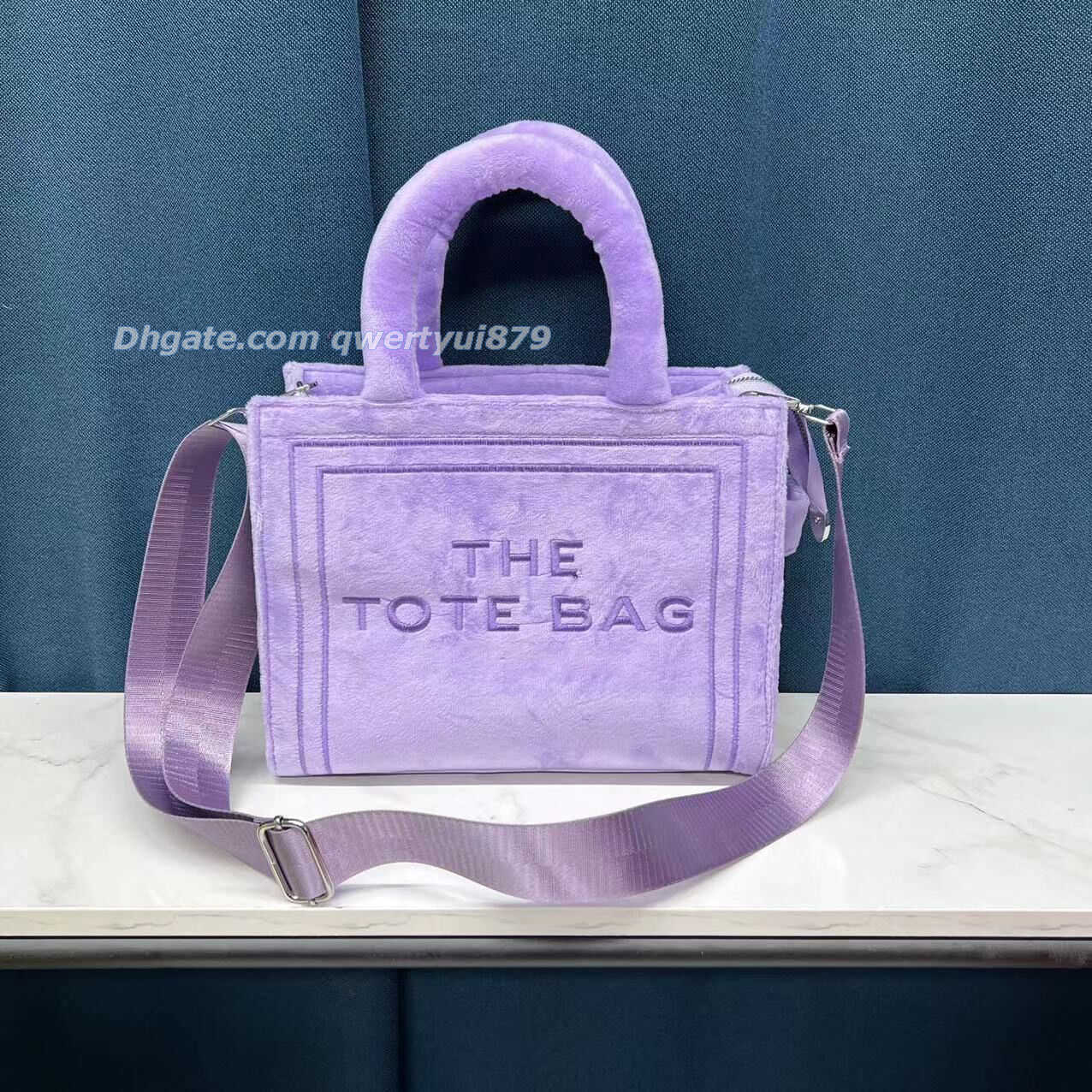 Totes Plush Tote Bag Designer Women Handbags Luxury Faux Fur Shoulder Crossbody Bags Autumn Winter Fashion Small Female Shopper Purses 021423H, Bucket purple
Totes Plush Tote Bag Designer Women Handbags Luxury Faux Fur Shoulder Crossbody Bags Autumn Winter Fashion Small Female Shopper Purses 021423H, Bucket purple