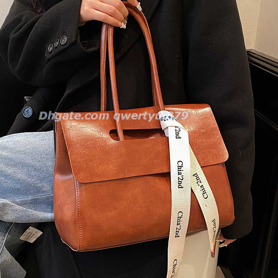 Totes Fashion Ribbons Women's Tote Bag Retro Oil PU Leahter Shoulder Bags for Women 2023 Large Capacity Lady Handbags Luxury Brand Sac 021423H, Black bag
Totes Fashion Ribbons Women's Tote Bag Retro Oil PU Leahter Shoulder Bags for Women 2023 Large Capacity Lady Handbags Luxury Brand Sac 021423H, Black bag