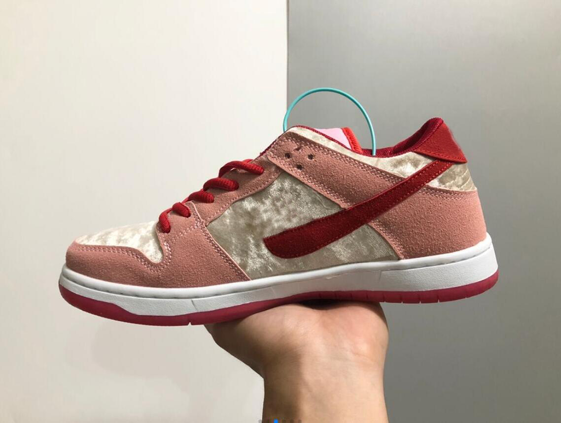 WOMEN SHOES DK SB StrangeLove x Dunkily Low Valentines Day Bright Melon Gym Red-Med Soft Girls Desinger Sneaker Strange Love pink
WOMEN SHOES DK SB StrangeLove x Dunkily Low Valentines Day Bright Melon Gym Red-Med Soft Girls Desinger Sneaker Strange Love pink